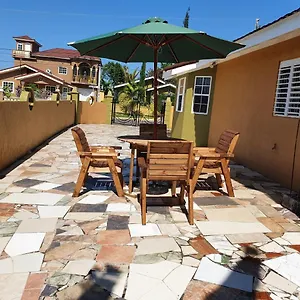  Holiday home Sunshine
